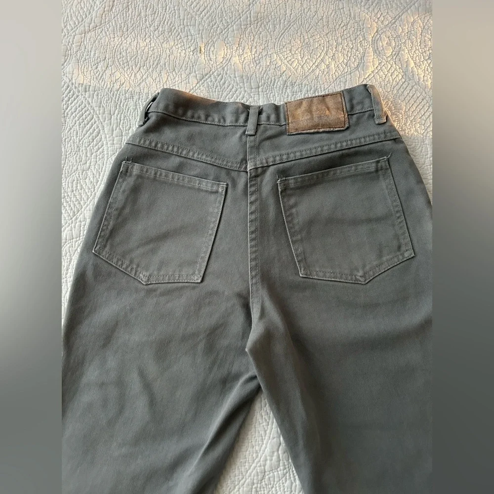 Vintage 90s Mom Jeans in grey twill denim. Size 4 (more like a 2). Decent shape!